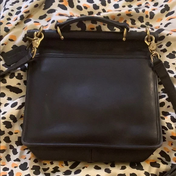 COACH Willis black leather with gold hardware twist lock crossbody purse - Picture 7 of 12